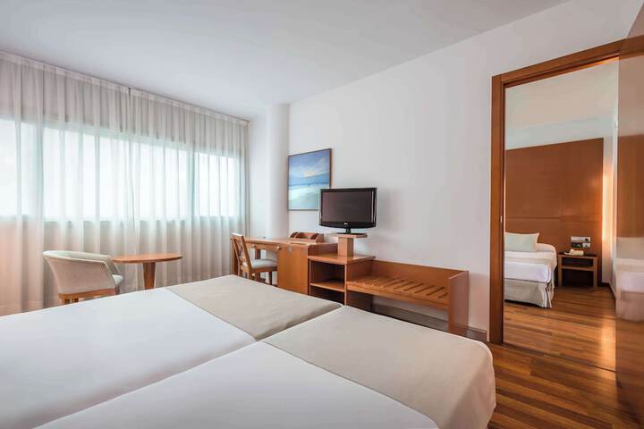 Room 35 of 76