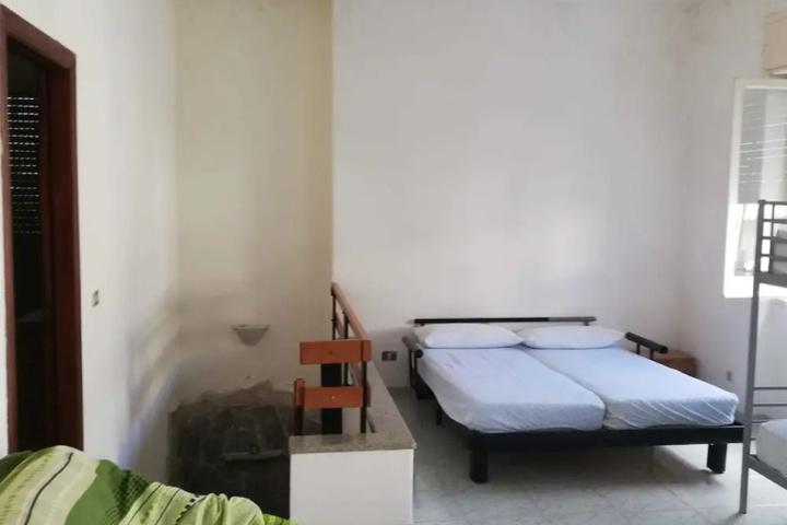 Room 3 of 7