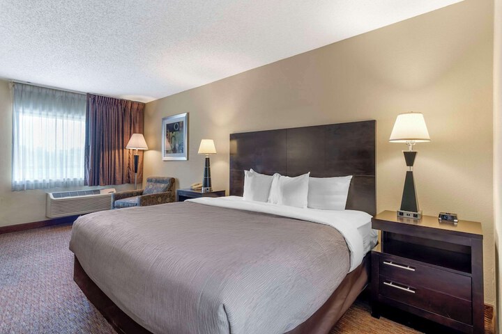 1 King Bed (1 of 23)