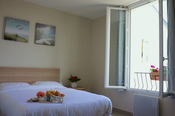 Room 6 of 27