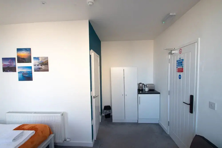 Room 10 of 12
