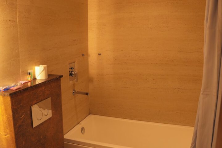 Room 34 of 58