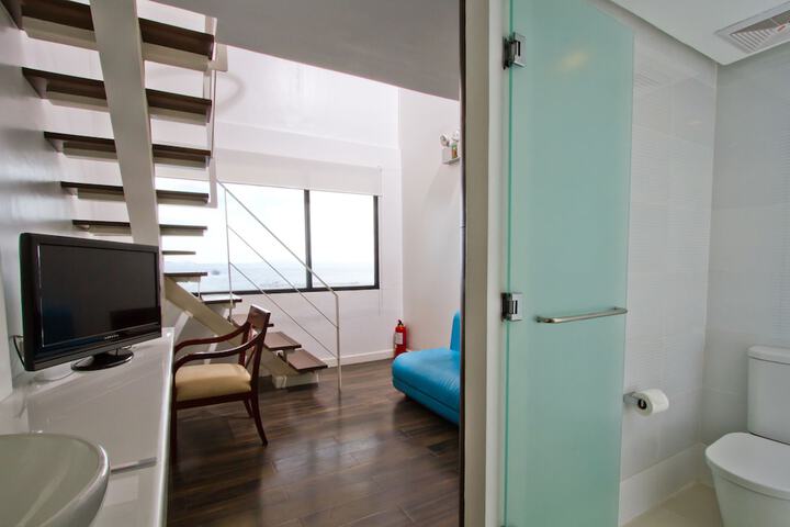 Room 8 of 27