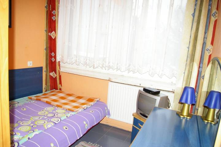 Room 4 of 25