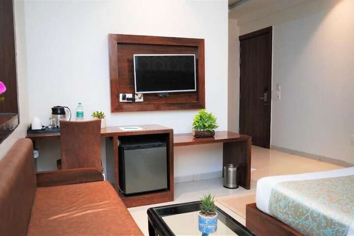 Room 16 of 40