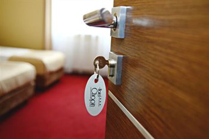 Room 8 of 38