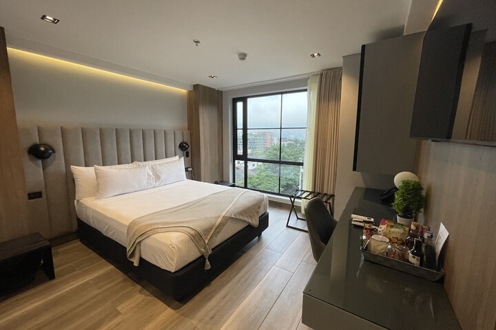 Room 12 of 26