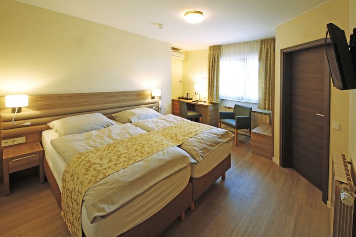 Room 13 of 52