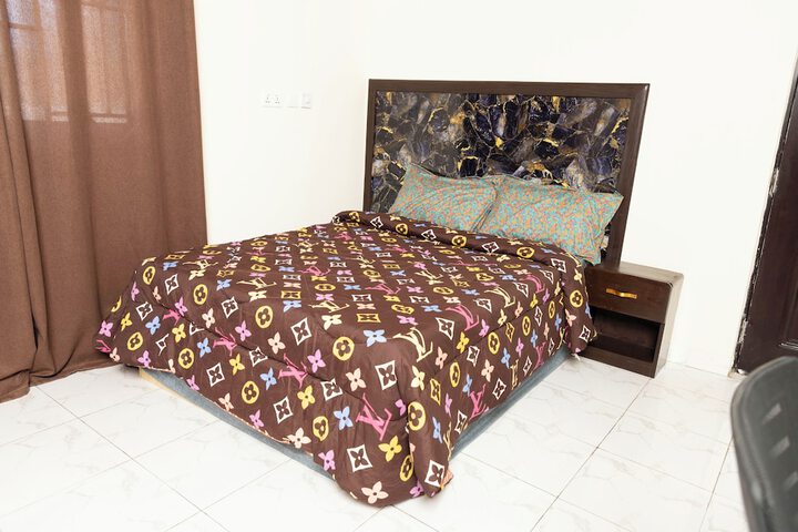 Room 10 of 29