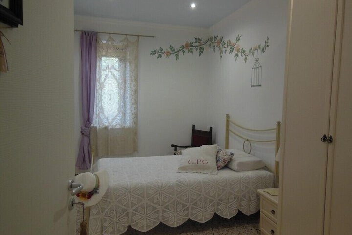 Room 4 of 34