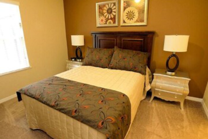 Room 10 of 13