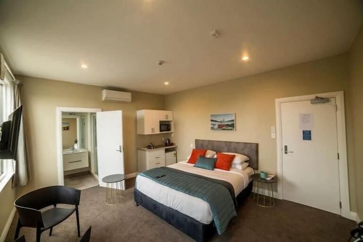 Room 4 of 43