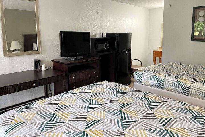 Room 6 of 13