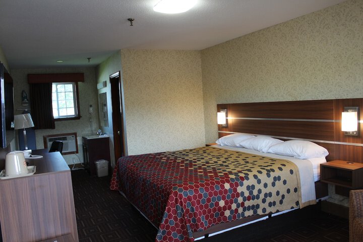 Standard | King Bed (5 of 8)