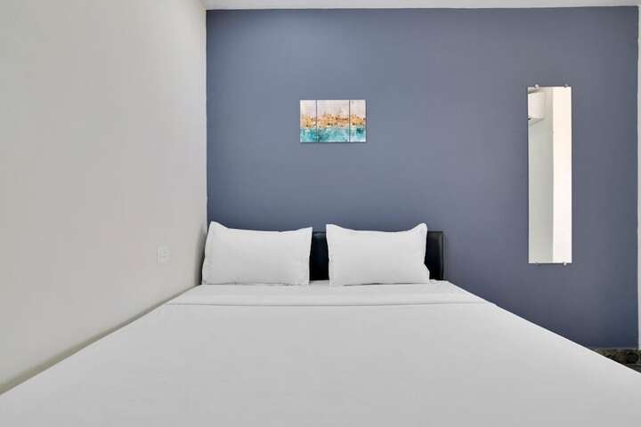 Room 4 of 17
