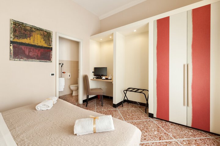 Room 12 of 51