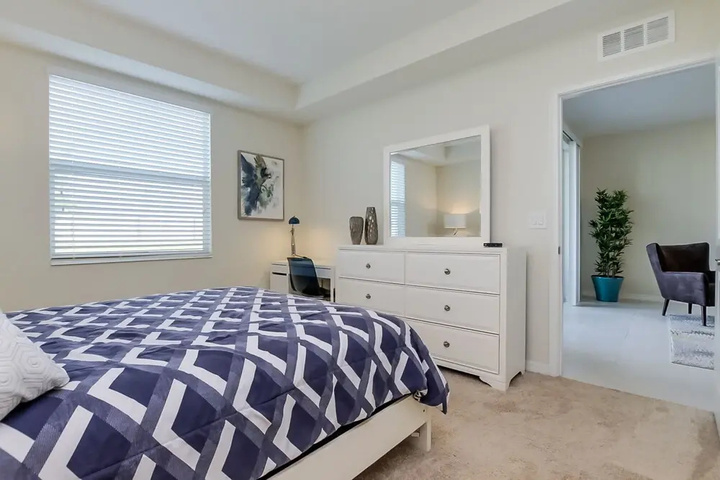 Room 4 of 25