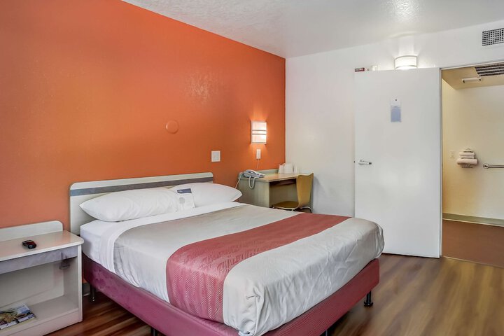 Room 9 of 29