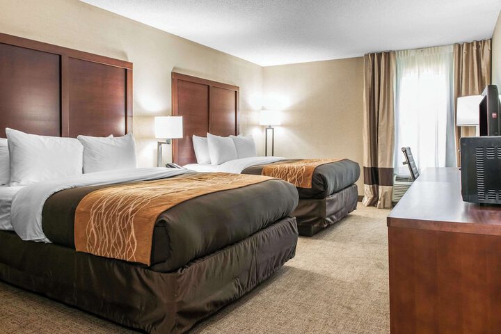 2 Queen Beds (1 of 7)