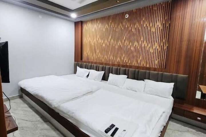 Room 7 of 19