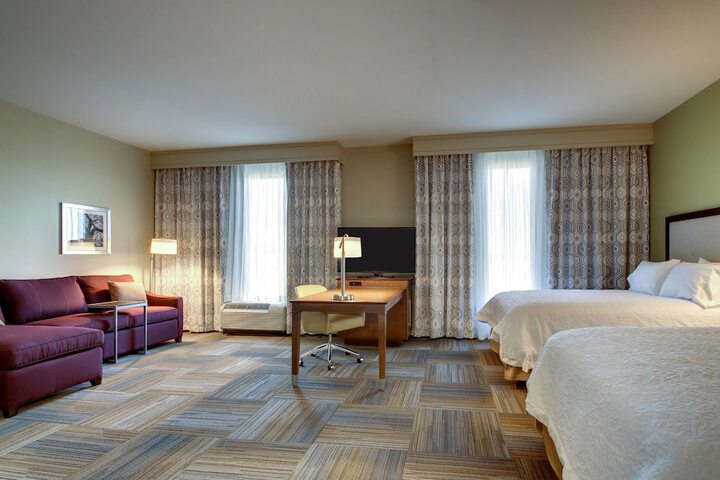 2 Queen Beds Mobility Accessible with Tub (2 of 13)