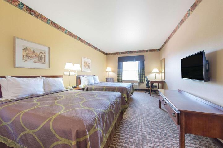 2 Queen Beds (2 of 6)