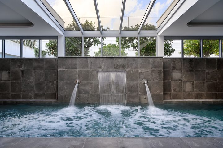 Hotel Pool