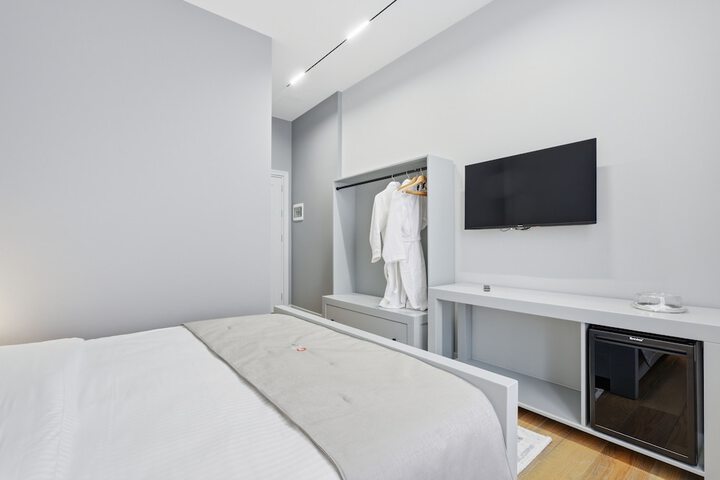 Room 14 of 74