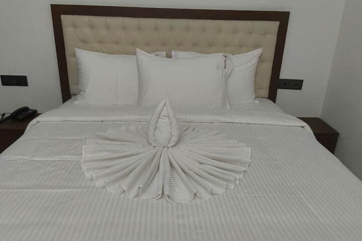Room 4 of 6