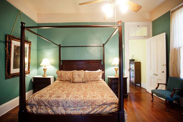 Room 4 of 156