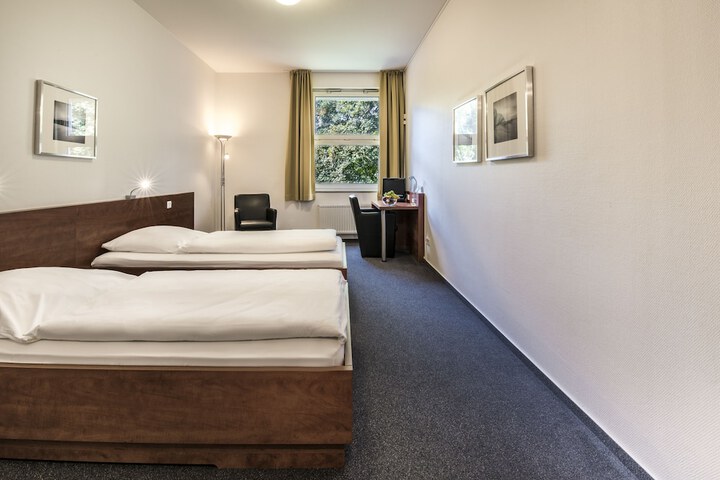 Room 11 of 19