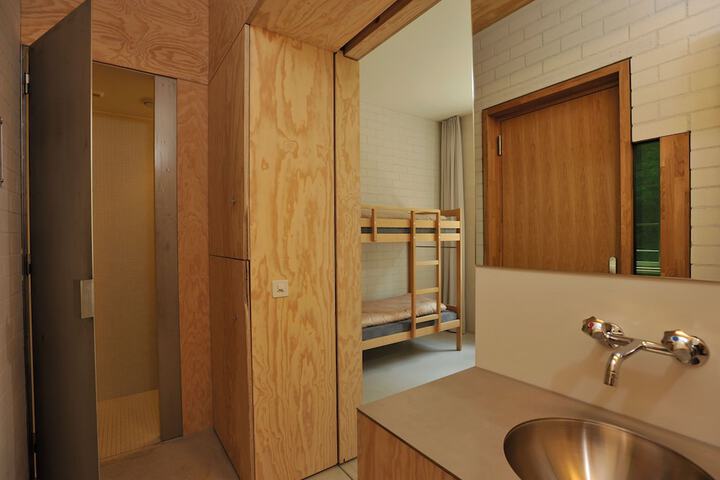 Room 21 of 39