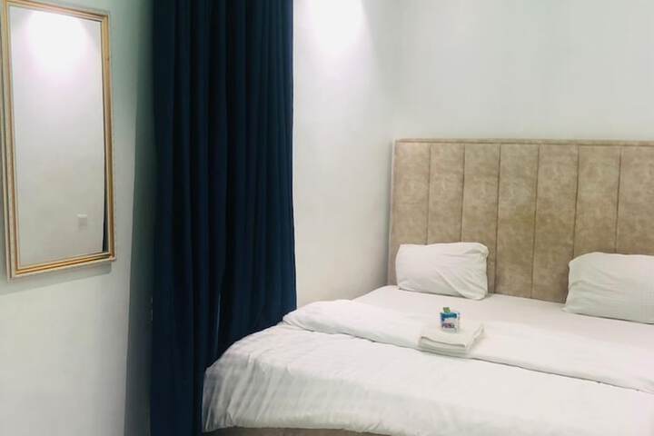 Room 13 of 24
