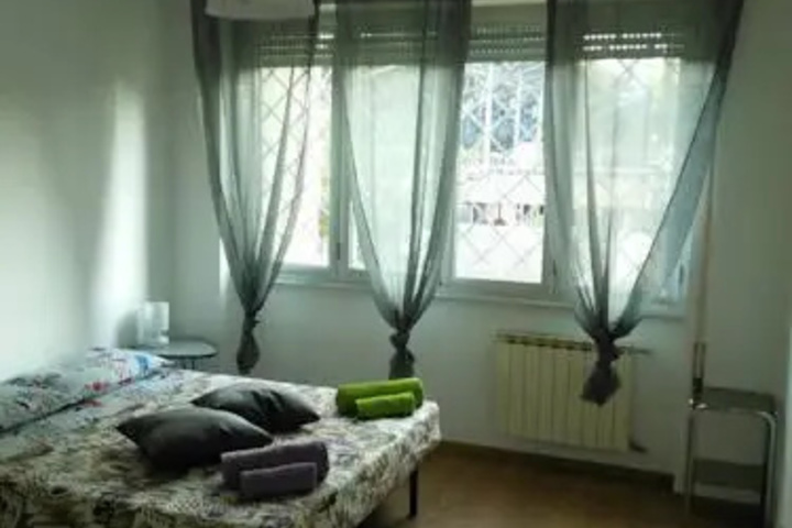 Room 2 of 3