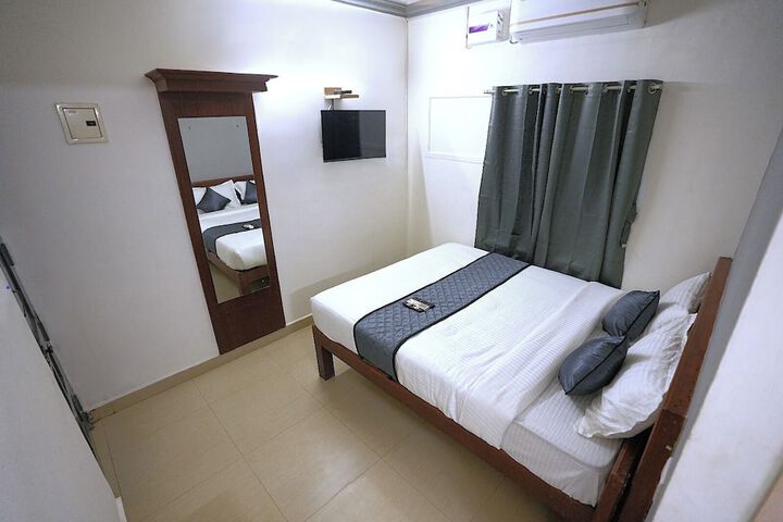 Room 9 of 17