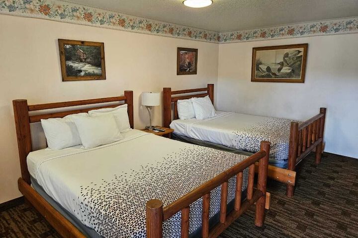 Room 13 of 28
