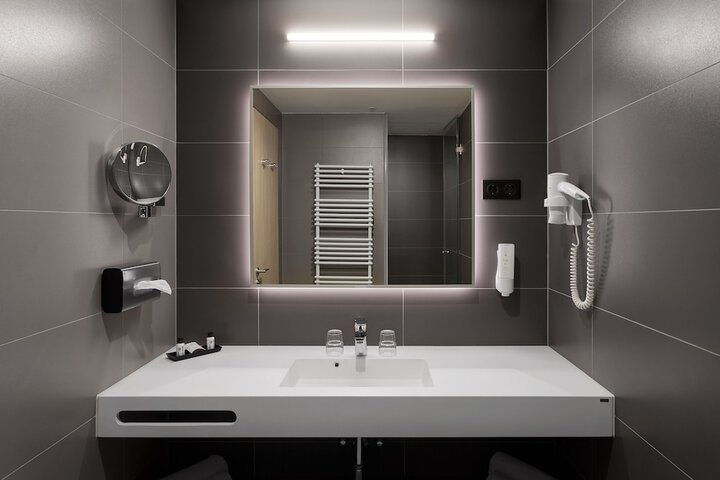 Room 27 of 80