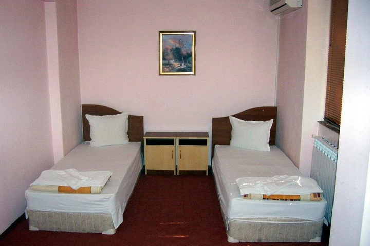 Room 5 of 12