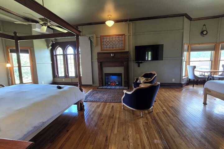 Room 100 of 162