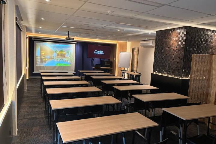 Business Center 67 of 72