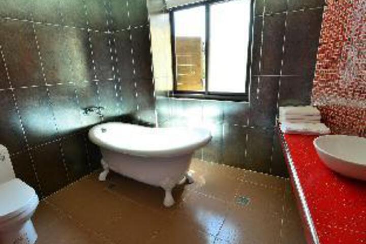 Room 3 of 20