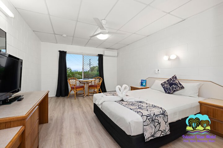 Room 5 of 28