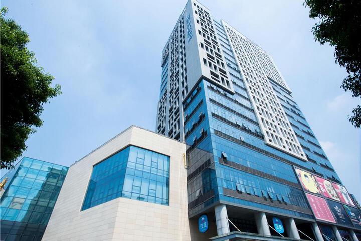Hanting Hotel Changzhong Changhong Road Metro Station
