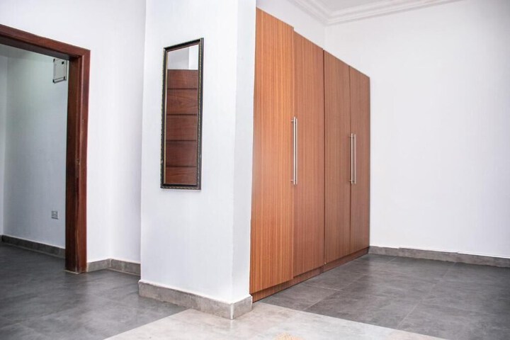 Room 10 of 27