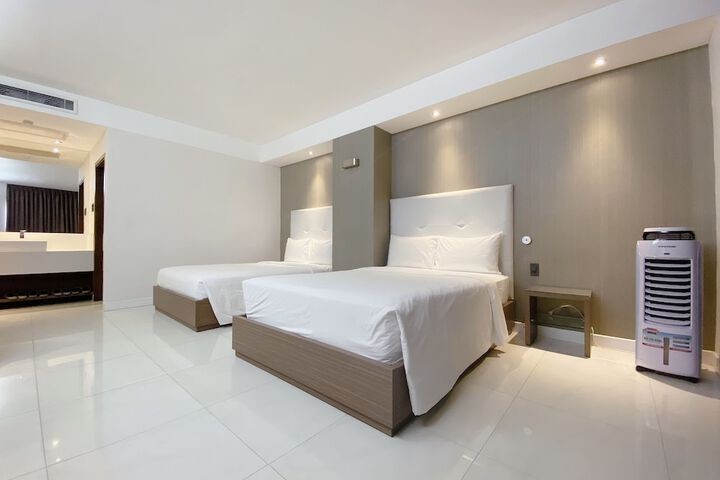 Room 12 of 47