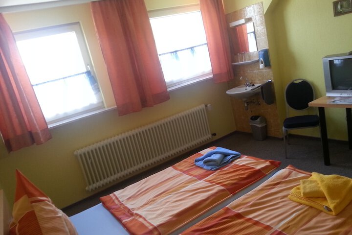 Room 5 of 38