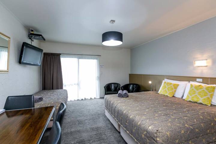 Room 11 of 34