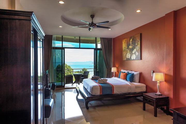 Room 27 of 132