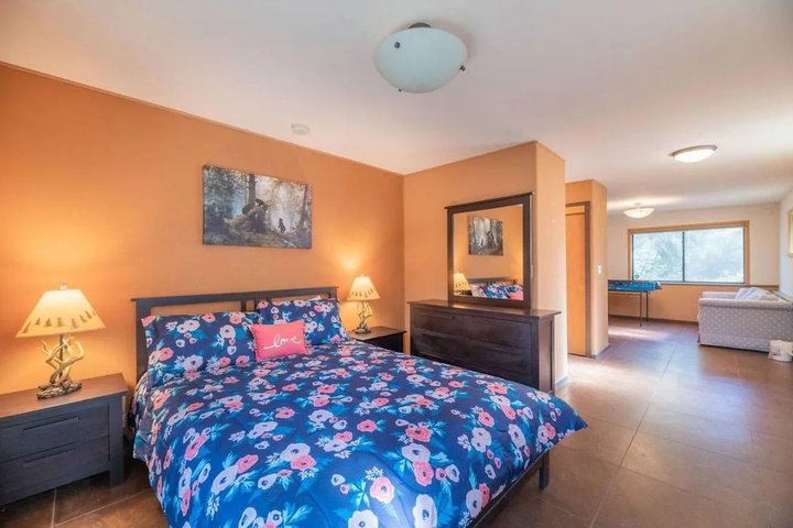 Room 2 of 16