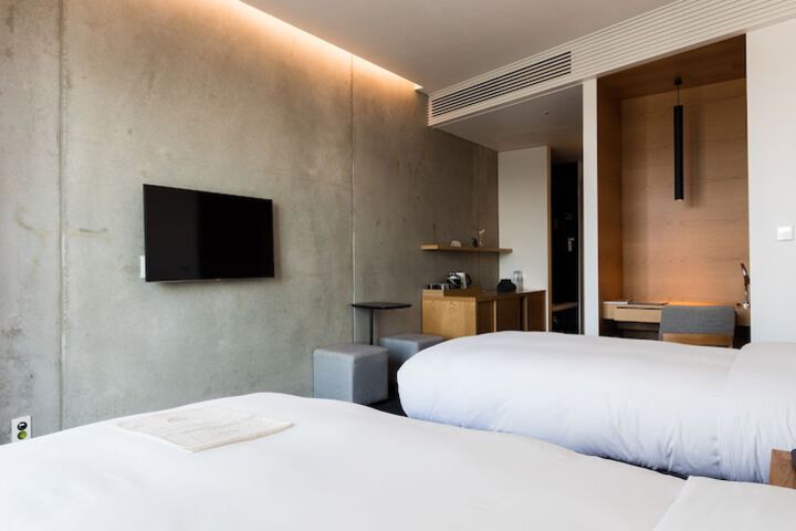 Room 12 of 161